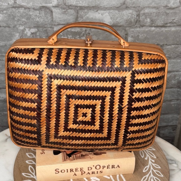Vintage Woven Rattan Satchel Handbag Brown Top Handle Latch Closure Women Basket - Picture 1 of 9